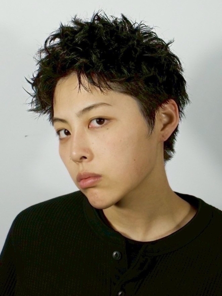 清潔感と男らしさが際立つショートパーマ