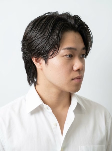 洗練された大人の色気。センターパートスタイル