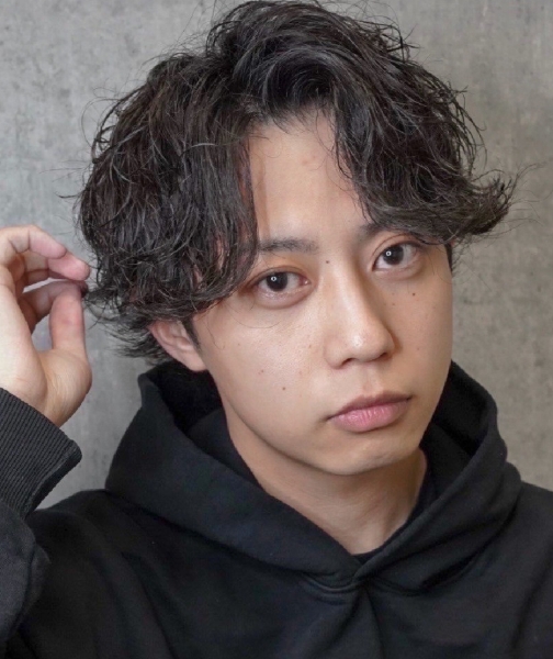 大人の色気漂う抜け感パーマ