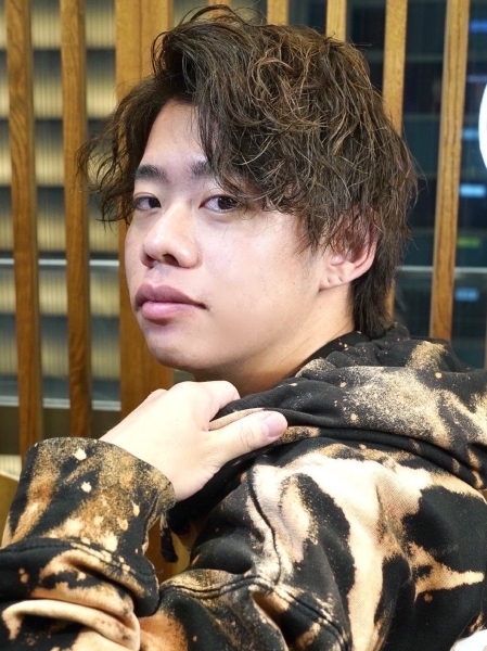 男らしさ際立つアップバング