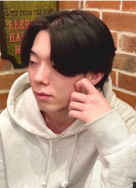 柔らかく雰囲気を纏うニュアンスパーマ