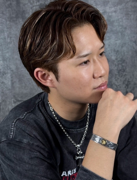 爽やかさ引き立つナチュラルアップバング