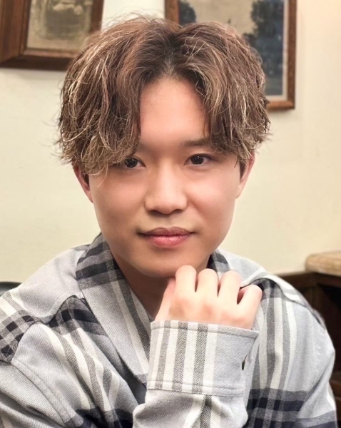 爽やかと大人っぽさ両立アップバングスタイル