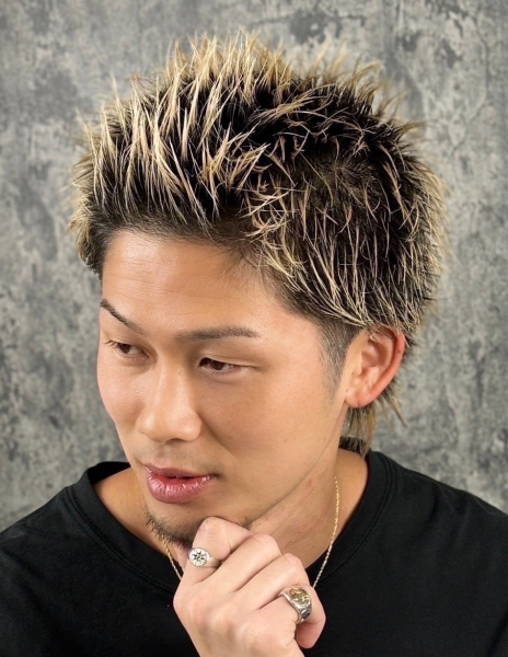 圧倒的存在感！金髪スパイキー