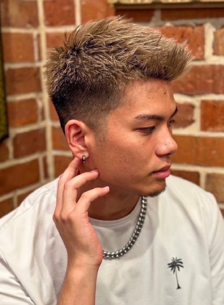 清潔感と男らしさのフェードスパイキー