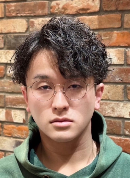 柔らかさと色気を両立するパーマ