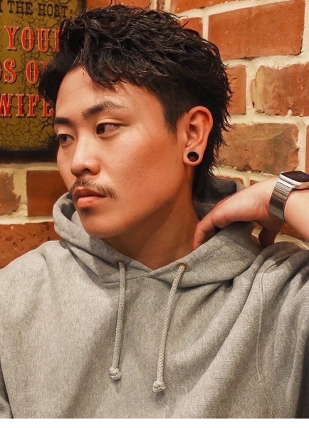 ツイスパアップバングで決まるスタイル