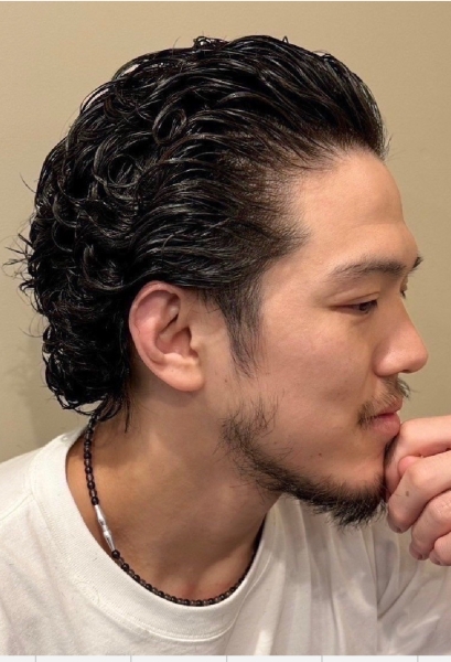 大人の色気漂うオールバックパーマ