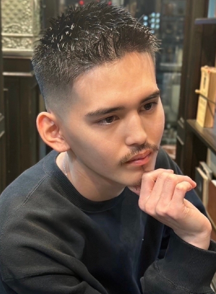 清潔感抜群のスパイキーショート