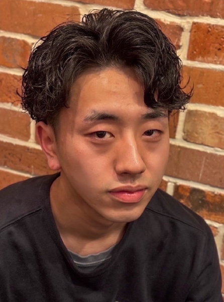 軽やかで清潔感あるショートフェザーパーマ