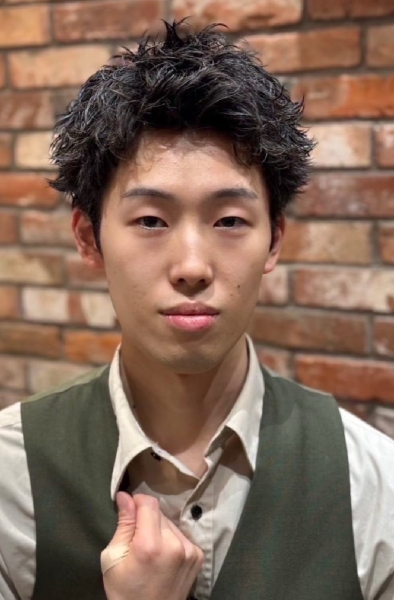 清潔感あふれる無造作アップバングショート