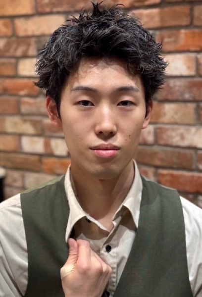 爽やかさ際立つツイストショート