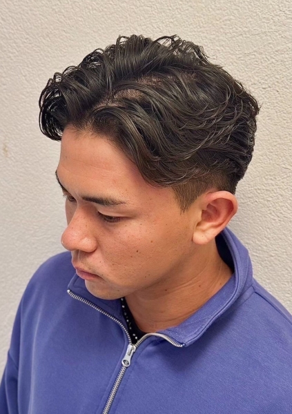 軽やかさ際立つショートフェザー