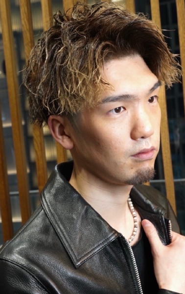 爽快さ引き立つフェザーパーマ