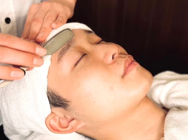 理容室ならではのシェービングで月一ケア♪