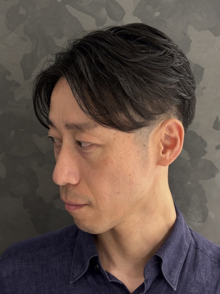 癖毛を活かしたセンターパート