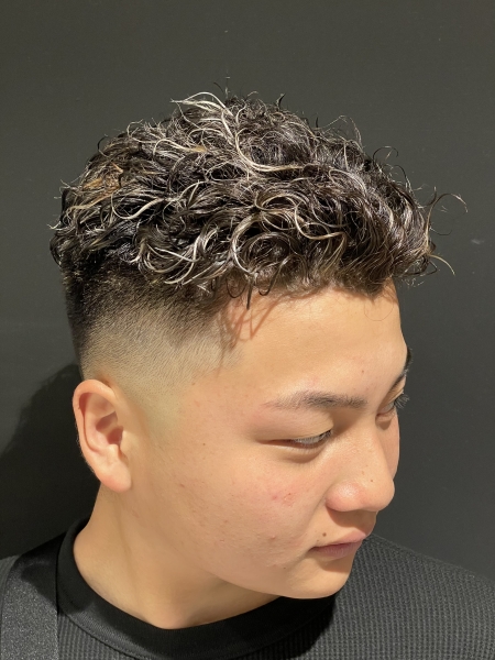 宮城亮太風パーマ×ホワイトメッシュ