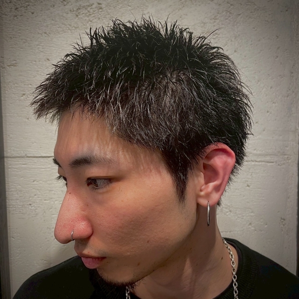 黒髪スパイキーショート