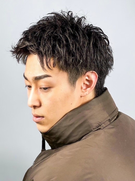 「丸顔でも決まる大人の髪型」