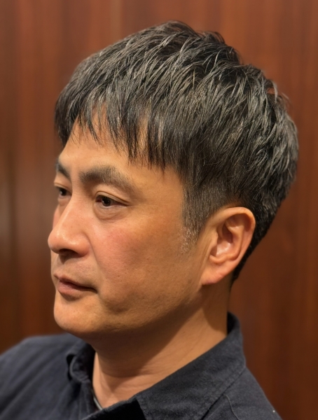 仕事にも馴染む上質な刈り上げスタイル