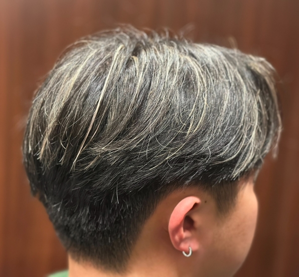 白髪の増え始めに最適なナチュラルメッシュ