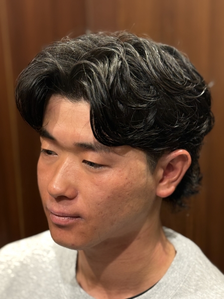 襟足長め　サーフカールパーマ