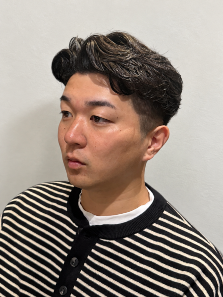 メンズツーブロック短め 毛流れパーマ