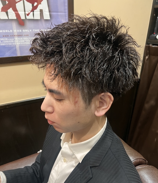 爽やかに攻める「アップバングツイストスパイラル」