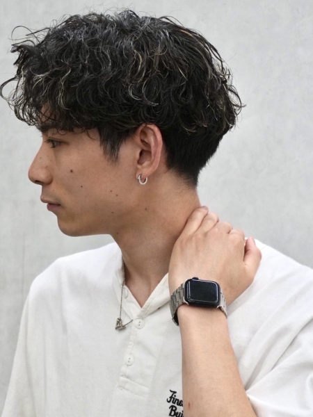 ハイライトで魅せる大人パーマ