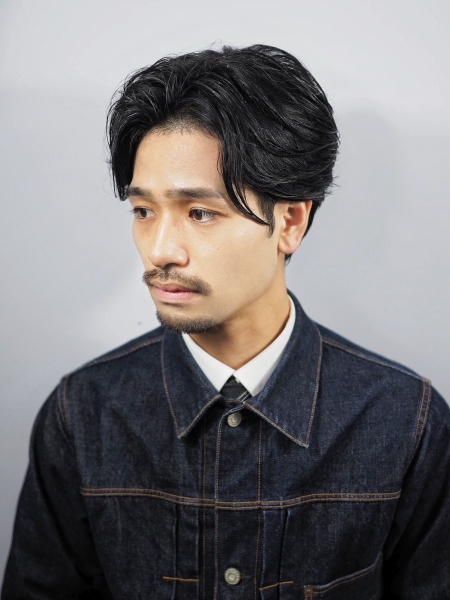 フェザーパーマで軽やかな抜け感を