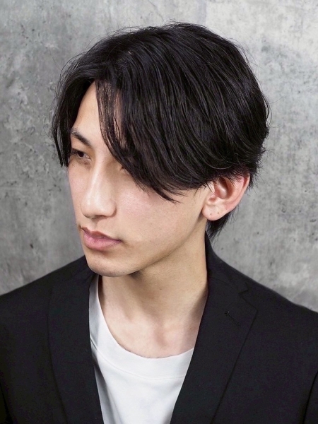 動きと艶で魅せる大人センターパート