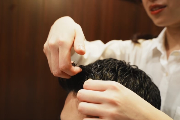 Japanese vs Western Barbering: Distinguishing a Tidy-Up From a Restyle