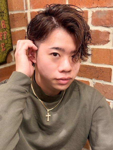 かき上げ風ツーブロックで“色気”と“爽やかさ”を両立