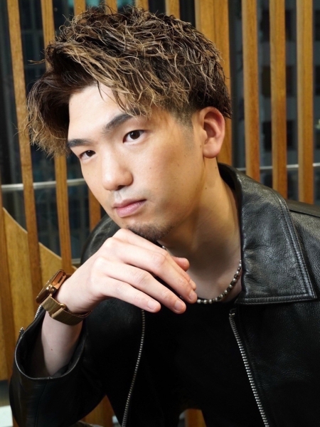 バチッとキメる、。ツイスパで魅せる冬スタイル