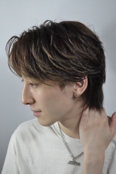 レイヤーカットで収まりと毛流れを