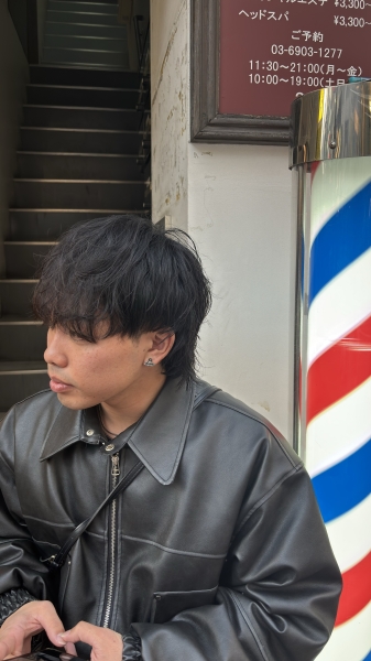 【冬こそ映えるアップバングの理由】