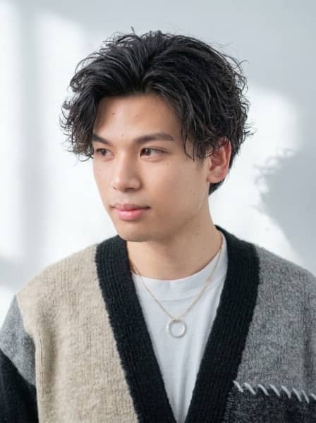 メンズパーマで垢抜ける！朝が楽な大人の黒髪スタイル