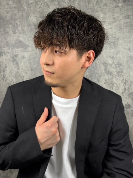 無造作カールで大人の色気を演出するウェーブマッシュ