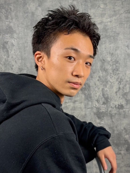 爽やか×動きのある“アップバング束感ショート”