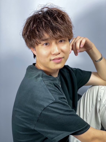 ナチュラルな軽さと柔らかい動きが魅力のふんわりパーマスタイル