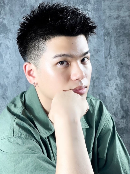 爽やかさと男らしさを両立するショートスパイクスタイル