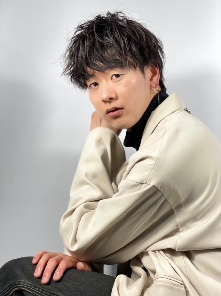 無造作な束感が決め手の大人カジュアルパーマスタイル