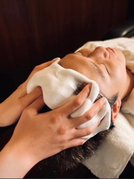 炭酸で頭皮すっきり体験ができる理容術