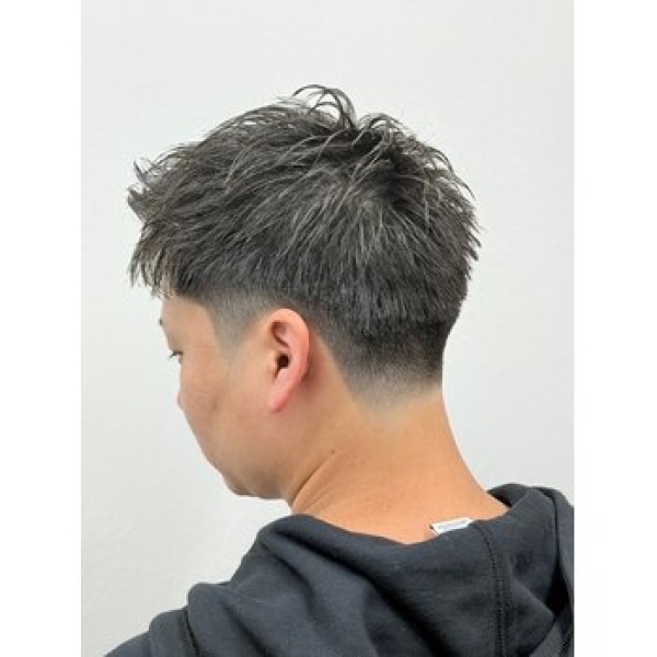 テーパーフェードで魅せる大人の爽やかショート