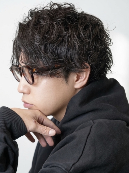 【4月】GWの準備は万端？メンズカットと眉毛で叶える「垢抜け」スタイル