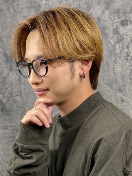 センターパートで大人の色気を演出