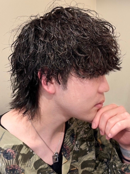 動きで魅せるメンズウルフパーマ