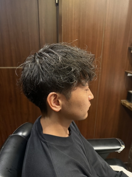 20代に人気！フェザーパーマ×ツーブロック