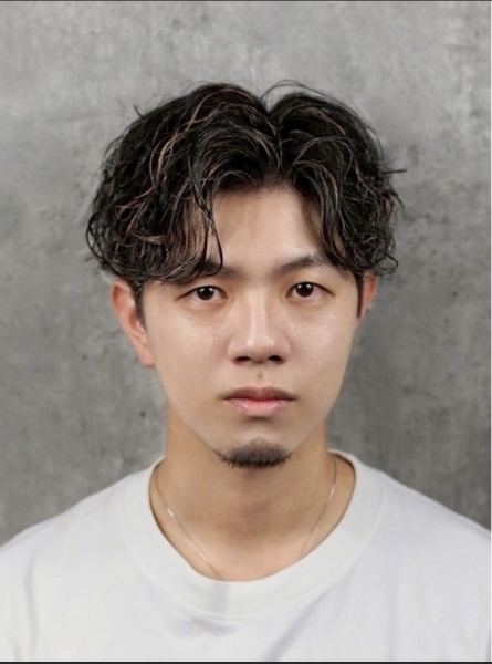 「11月、センターパートで大人の余裕を」