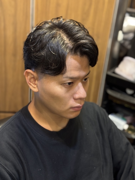 冬のビジネスパーマで清潔感アップ！大人の好印象スタイル